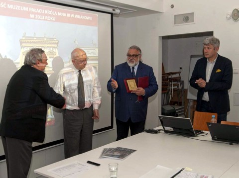 Przekazanie, ofiarowanego przez mec. Przemysława Jana Blocha, woluminu pochodzącego z dawnych zbiorów łańcuckich.